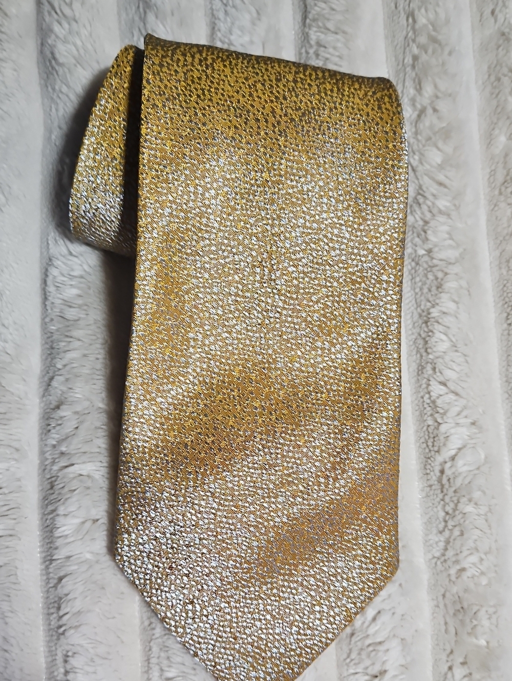 Vintage Men's Gold Textured Tie — Classic Formal Accessory - Viso Dore